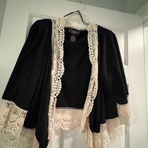Vintage Plus Size Black and Cream Lace Trim Shrug/Sweater